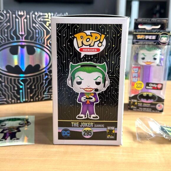 Funko Mystery Box – Joker Gamer Edition (2019 GameStop Exclusive) - Picture 3 of 6